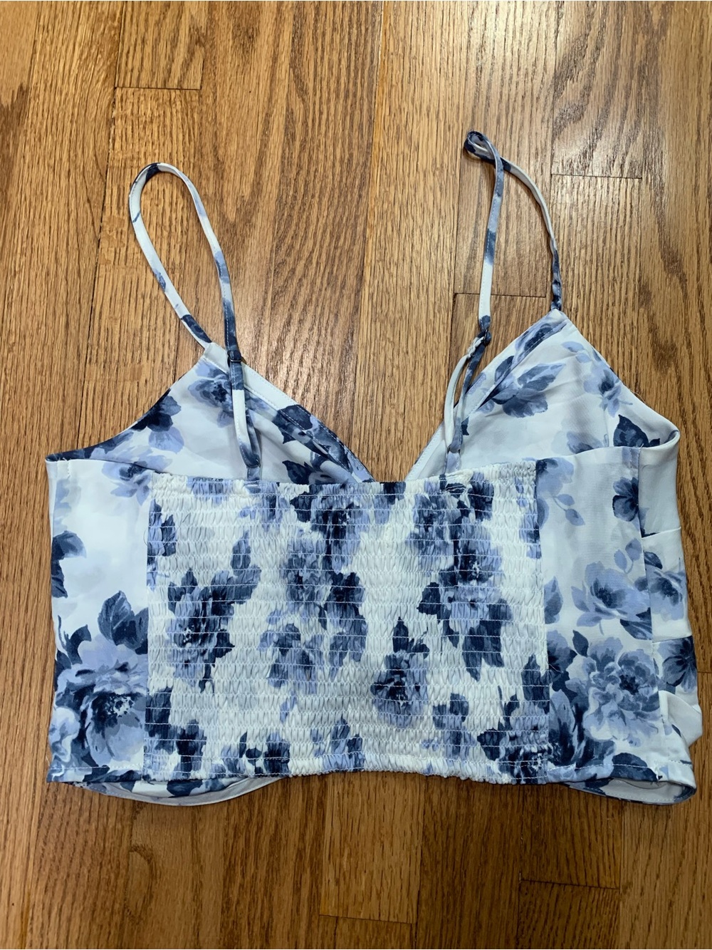 Abercrombie & Fitch Blue & White Floral Twist Crop Top - Size Medium - NWT - Picture 2 of 5